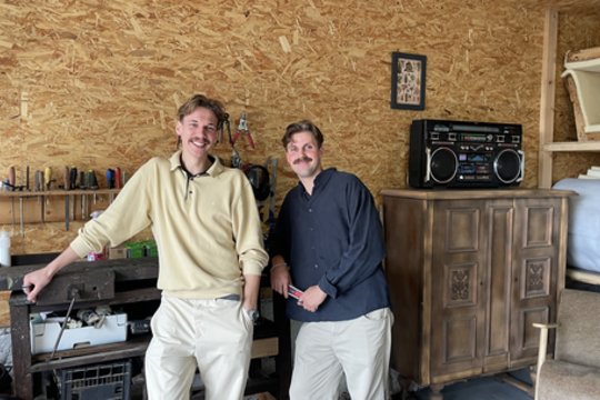 „Padarėm suneštinį balių ir dirbame“: seni bičiuliai ėmėsi verslo – ne visi tiki, kad jie patys įvykdo užsakymus