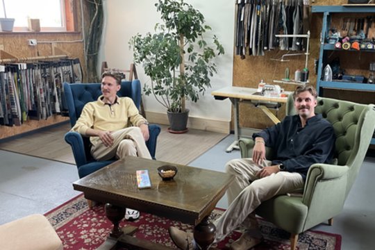 „Padarėm suneštinį balių ir dirbame“: seni bičiuliai ėmėsi verslo – ne visi tiki, kad jie patys įvykdo užsakymus