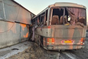 Rusija dronais smogė maršrutiniam autobusui Ukrainoje – žuvo 12 žmonių