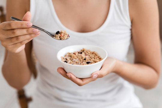 Kodėl nekrenta svoris? Dietologė perspėja dėl sveikatai palankiais vadinamų produktų