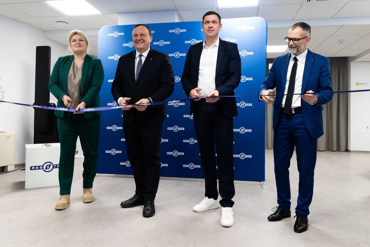  Pirmadienį Vilniuje, Mėnulio gatvėje atidarytas naujas „Regitros“ padalinys.<br>D. Labučio nuotr./ELTA