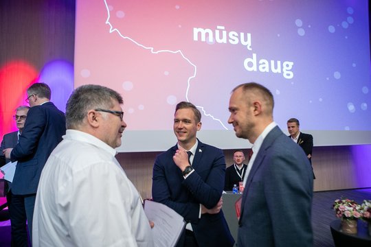 Dėl sąjungos su R. Žemaitaičiu „socdemus“ palikęs vicepirmininkas grįžta? Ant stalo – derybos dėl kėdės ministerijoje