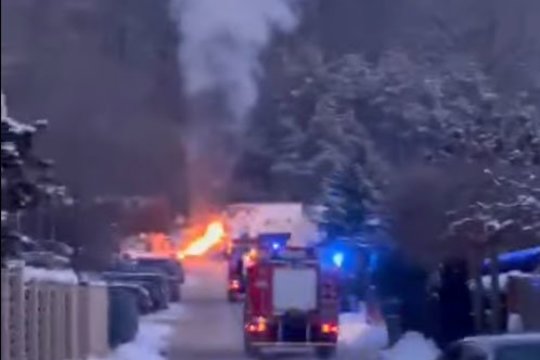 Kaune degė šiukšliavežio atliekos