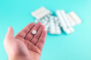 Vaistininkas atsako: kuo skiriasi ibuprofeno, paracetamolio ir aspirino veikliosios medžiagos?