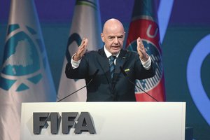 FIFA prezidentas palaiko rusus: „Mes tai turime padaryti“