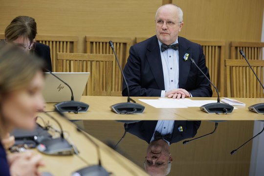 Seime pradėti rinkti parašai J. Oleko interpeliacijai