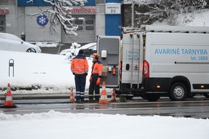 Šiems žmonėms šaltis smogė itin skaudžiai: avarinės brigados nespėja suktis