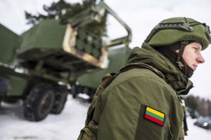 Tęsiamas pasiruošimas HIMARS sistemų integracijai į Lietuvos kariuomenę, vykdomi koviniai šaudymai