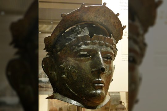 Garsusis Ribčesterio šalmas: kariauti neįmanoma, bet atrodė labai ištaigingai