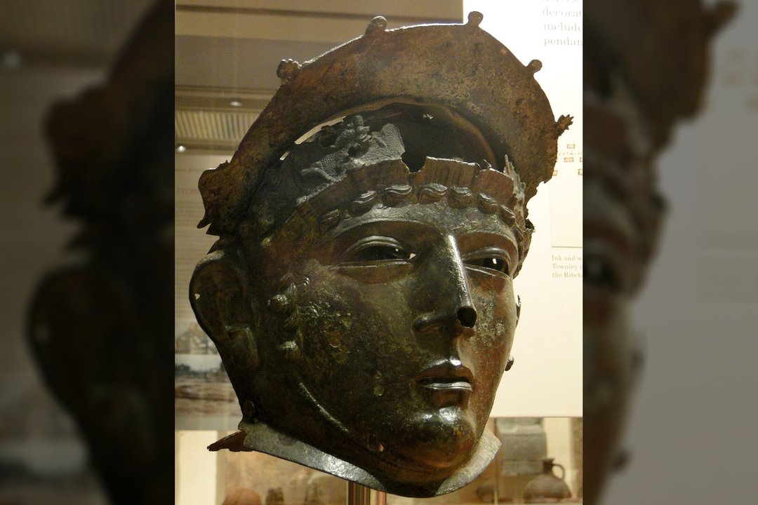 Garsusis Ribčesterio šalmas: kariauti neįmanoma, bet atrodė labai ištaigingai