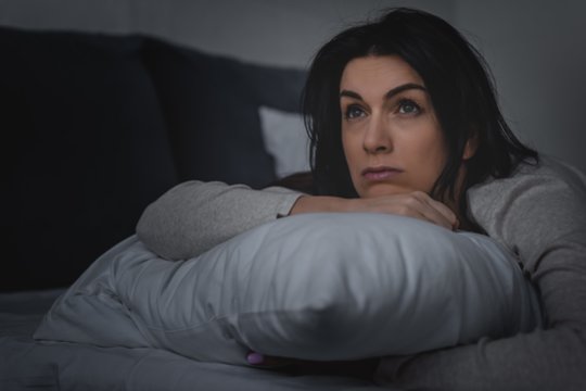 Kamuoja nemiga? Neurologė pasakė, kas vyksta organizme – kenčia ir kraujagyslės, ir smegenys