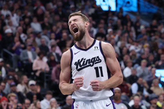 Aiškėja, kodėl stringa Domanto Sabonio perėjimas iš „Kings“ į „Raptors“ ekipą