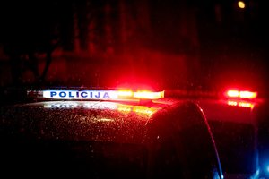 Kaune automobilis partrenkė jauną vaikiną