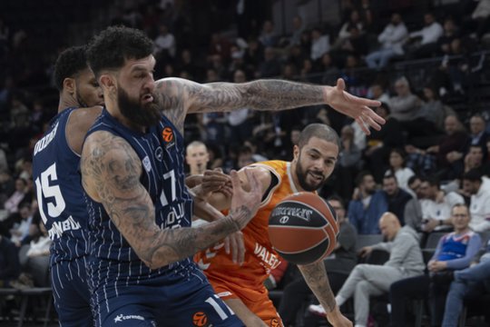 „Žalgirio“ laukiantis „Anadolu Efes“ sugebėjo nutraukti devynių nesėkmių iš eilės seriją