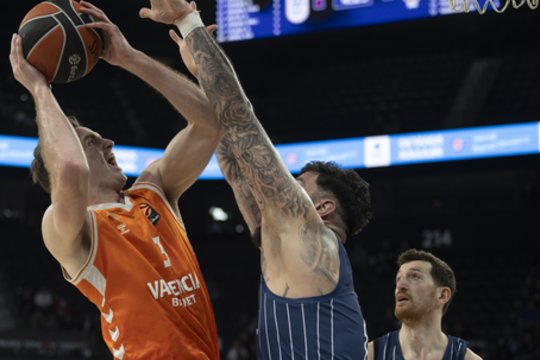 „Žalgirio“ laukiantis „Anadolu Efes“ sugebėjo nutraukti devynių nesėkmių iš eilės seriją