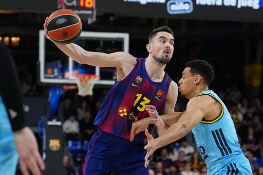 Plojimais sutiktas Šaras ir prakaitavo, ir buvo išsigandęs – „Fenerbahce“ šiaip ne taip išnešė sveiką kailį iš Barselonos