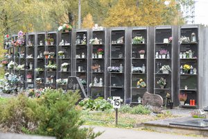 Dar vienas Seimo komitetas pritarė vienkartinei rinkliavai už kolumbariumo nišą