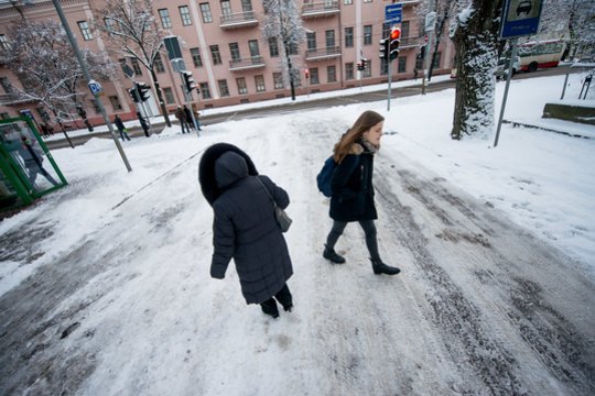 Šaltis iš Lietuvos traukiasi nenoriai: atskleidė, kur šiąnakt užfiksuota žemiausia temperatūra