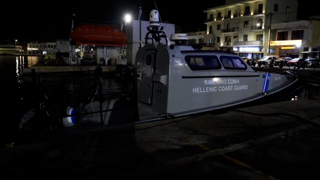 Graikijoje susidūrus migrantus plukdžiusiam laivui – mažiausiai 15 žuvusiųjų: nufilmavo gelbėjimo operaciją