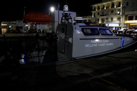 Graikijoje susidūrus migrantus plukdžiusiam laivui – mažiausiai 15 žuvusiųjų: nufilmavo gelbėjimo operaciją