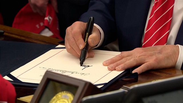 D. Trumpas pasirašė biudžeto įstatymą: numatytas milijoninis finansavimas ir Baltijos šalims