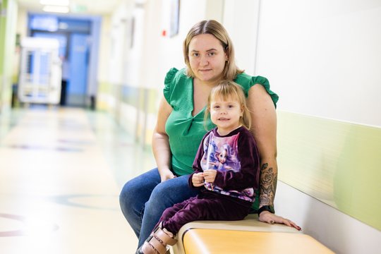 Penkerių metų Gustei inkstą padovanojo mama