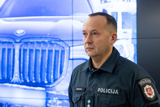Pristatė neeilinę policijos operaciją: veikė sistemingai, kontrabandai platinti pasitelkė ne tik oro balionus