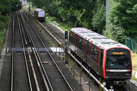 Vokietijoje mirė traukinio palydovas, kurį sunkiai sužalojo be bilieto važiavęs keleivis