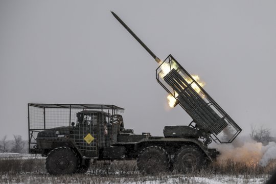 Karas Ukrainoje. E. Macronas slapta pasiuntė derybininką į Maskvą – aiškėja susitikimo detalės