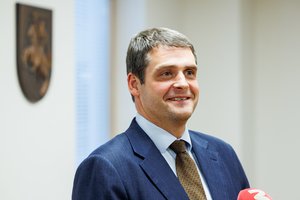 ELTA glaustai: K. Žuromsko atleistas viceministras ir „Nemuno aušros“ iš R. Žemaitaičio nuomotas automobilis