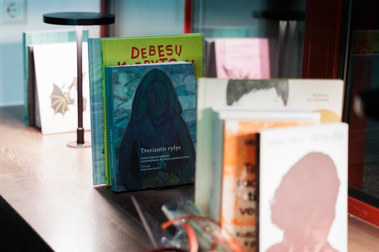 Vilniaus geležinkelio stoties renginių erdvėje trečiadienį iškilmingai apdovanoti leidybos profesionalai