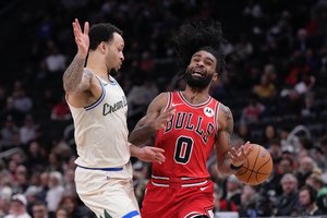 Mato Buzelio „Bulls“ surengė mainus su „Hornets“