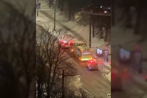 Troleibusus apšaudžiusiam vyrui pareikšti įtarimai, teismo prašoma jį suimti 3 mėnesiams