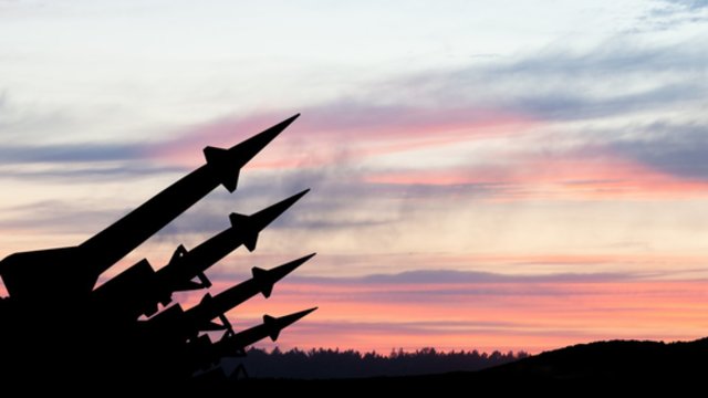 Baigia galioti svarbi sutartis tarp Rusijos ir JAV: baiminamasi dėl naujų branduolinio ginklavimosi varžybų