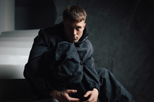 Kirčių sulaukęs „Eurovizijos“ lyderis Atikin atsivėrė apie praeitį: Holivudo vakarėliai, narkotikai ir vos liūdnai nesibaigęs laikas benamių prieglaudoje