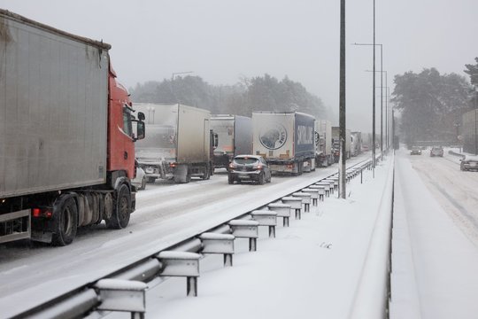 Perkrauti vilkikai nepraslys pro akis: nebus galimybių apvažiuoti svarstyklių