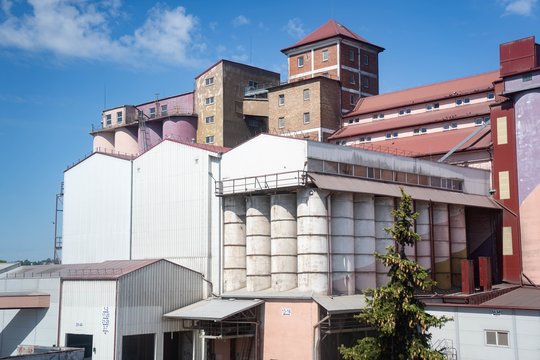 „Kauno grūdai“ ieško, kur iškelti „Žalgirio“ arenos kaimynystėje esančią gamyklą: „Miestas artėja“