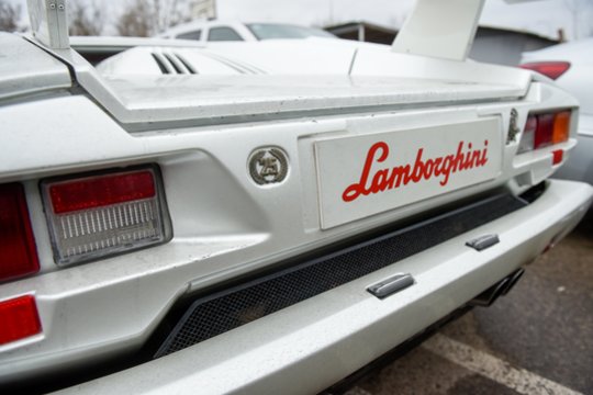 Aukso ieškotojas patyrė tikrą fiasko: įsiutino „Lamborghini“ ir prarado viską