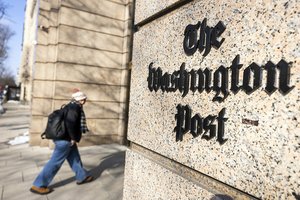 JAV šimtai žmonių protestavo prieš „The Washington Post“ žurnalistų atleidimus