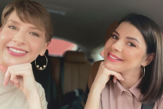 K. Liukaitytė parodė savo seserį: „Viena stovėjo eilėje prie proto, o kur stovėjau aš – iki šiol neaišku“