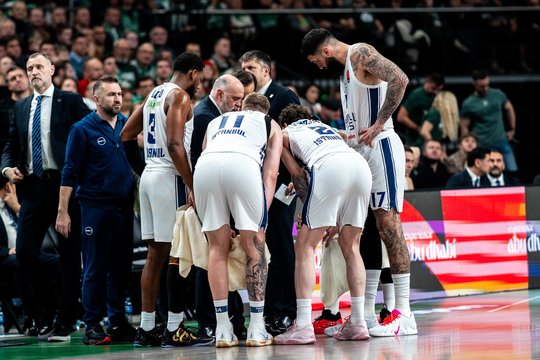 Prieš „Žalgirį“ nerungtyniaus keturi „Efes“ žaidėjai, dėl vieno – nežinia