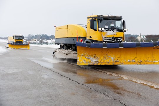 Pristatė naują techniką Lietuvos oro uostuose: sumažins skrydžių vėlavimo riziką