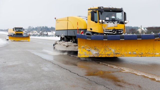 Pristatė naują techniką Lietuvos oro uostuose: sumažins skrydžių vėlavimo riziką