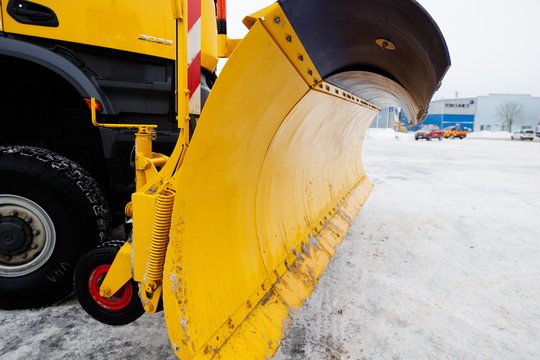 Lietuvos oro uostai pristatė įspūdingą sniego valymo techniką: pamatykite