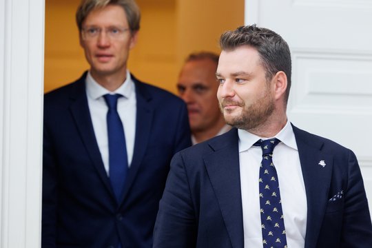 Bręsta konfliktas koalicijoje: „aušriečių“ ministras K. Žuromskas kreipsis į tarnybas dėl „socdemo“ A. Radvilavičiaus