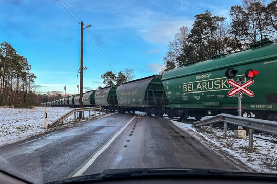 Raginimuose meilikauti A. Lukašenkai įžvelgia pavojų: trąšų atnaujimas reikštų ne tik pinigus režimui