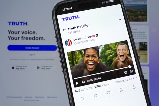 D. Trumpui paskelbus skandalingą vaizdo įrašą – audra internete