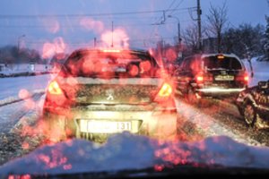 Vilniuje pasipylė avarijos, neveikia šviesoforai – fiksuojamos spūstys