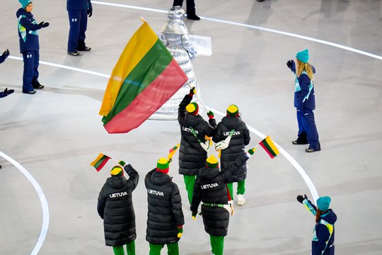 Dvi liepsnos – viena dvasia: Italijoje įspūdingai atidarytos Milano ir Kortinos olimpinės žaidynės