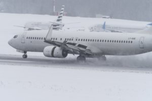 Chaosas Briuselio oro uoste: lėktuvas kilo ne tuo taku